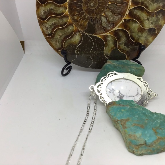 Howlite necklace - Picture 8 of 10